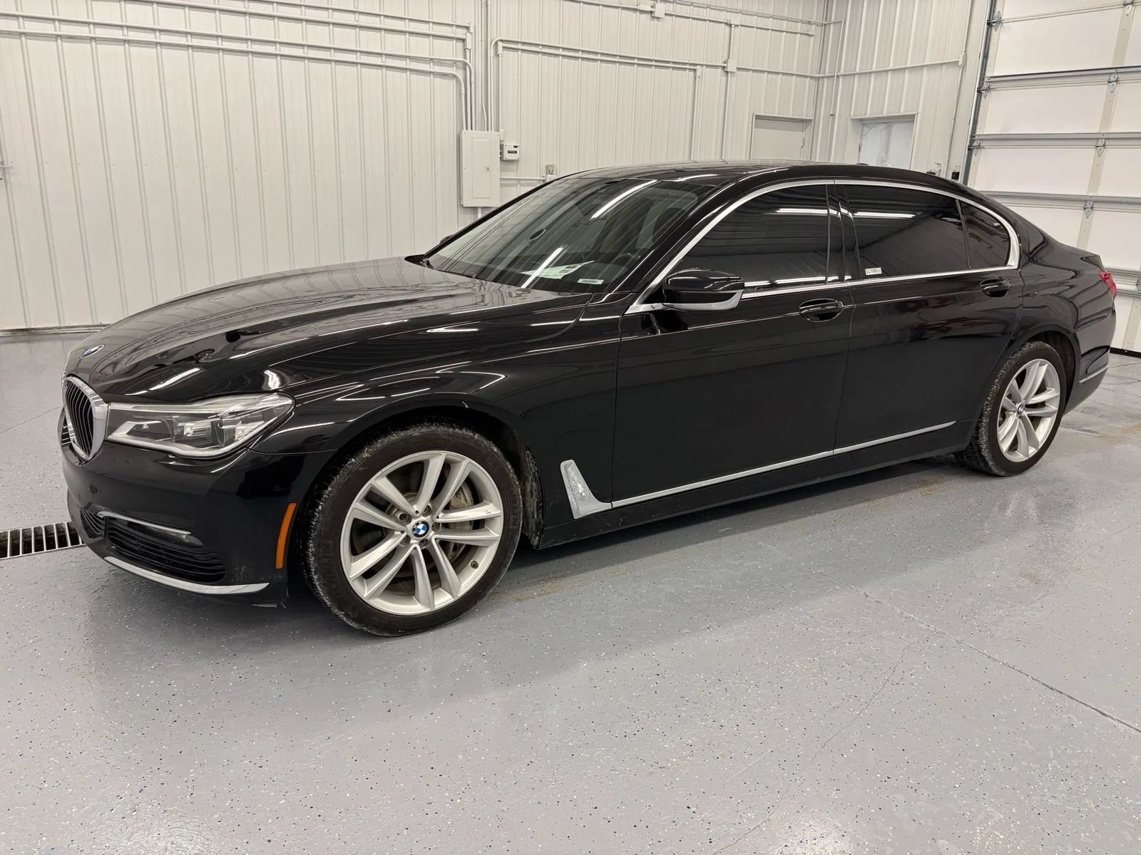 Used 2018 BMW 750i xDrive AWD/4WD image 1