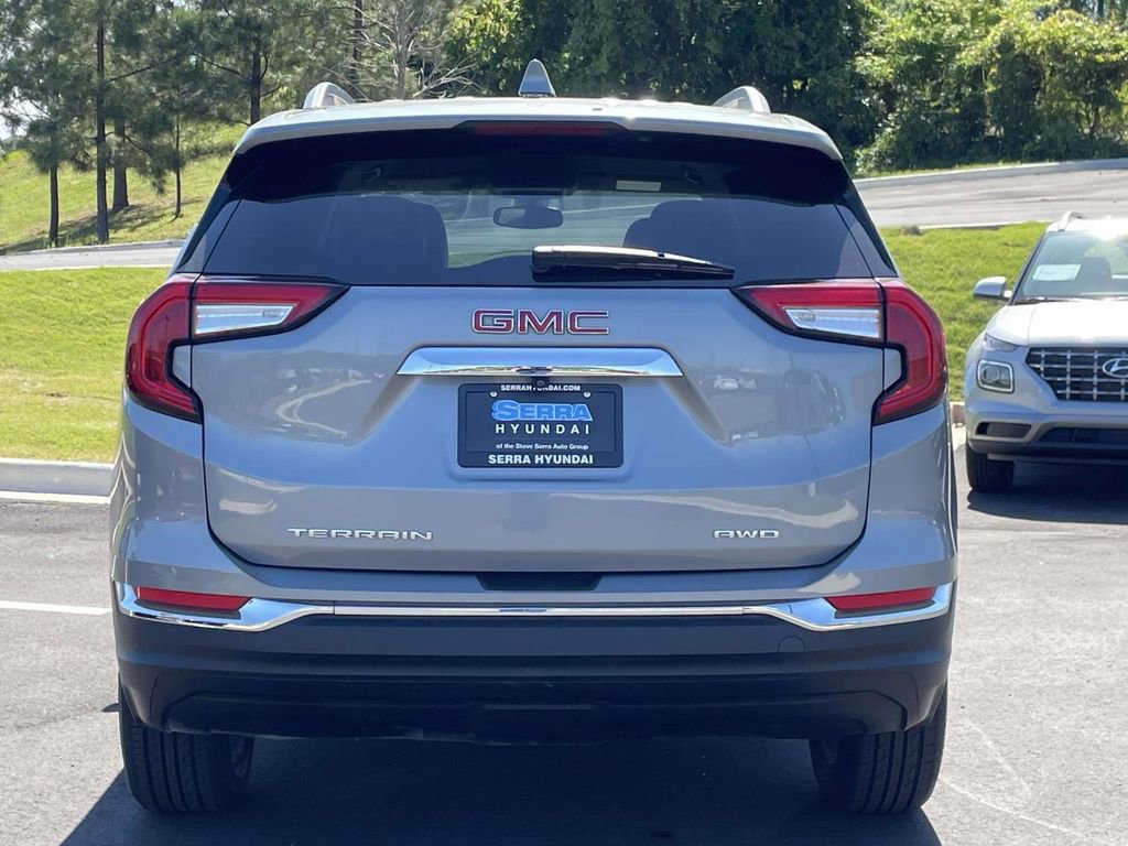 Used 2024 GMC Terrain SLT image 4