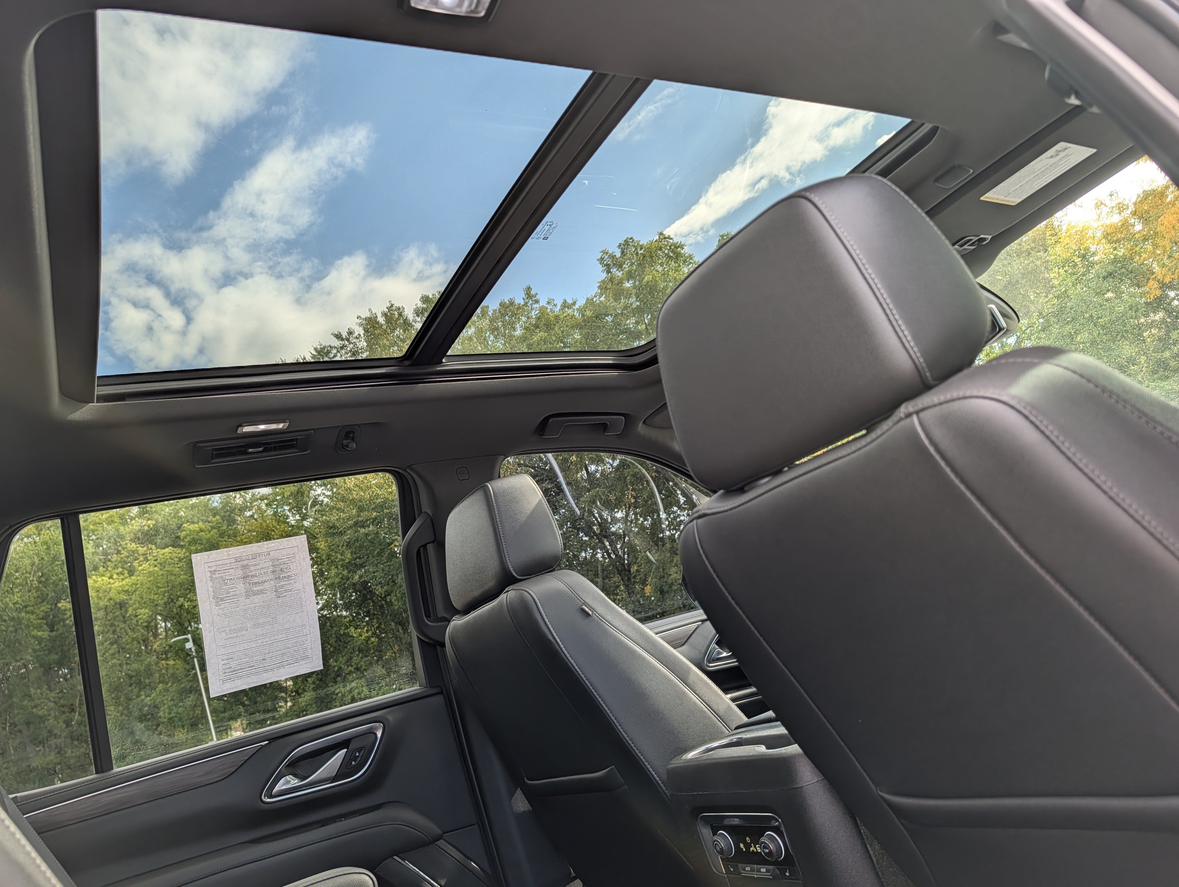 Used 2022 Chevrolet Tahoe LT w/ Luxury Package AWD/4WD image 20