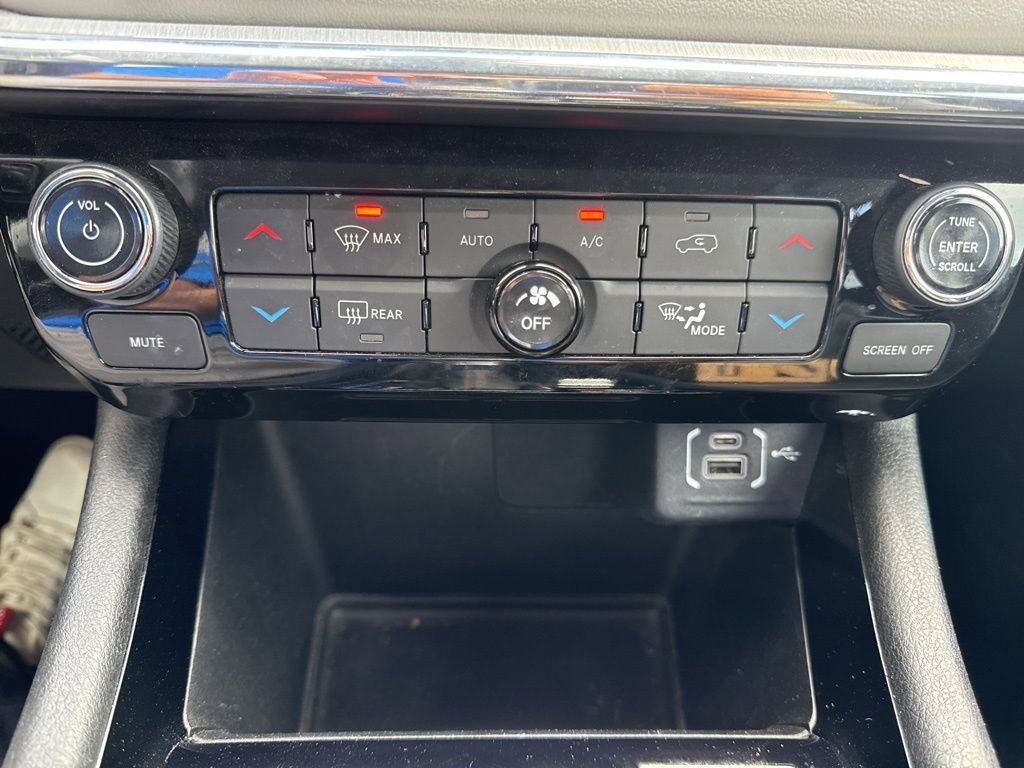 Used 2022 Jeep Compass Limited image 21