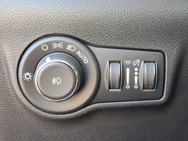 Used 2026 Jeep Compass Limited AWD/4WD image 9