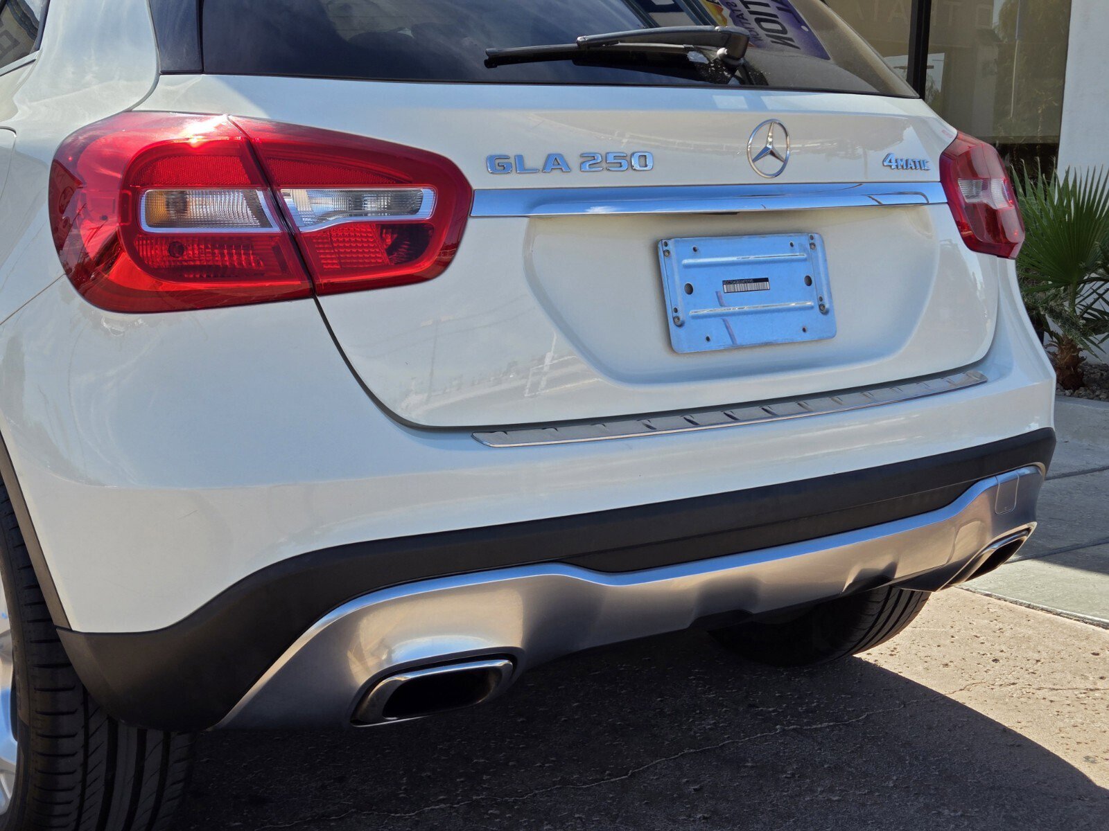 Used 2018 Mercedes-Benz GLA 250 4MATIC w/ Premium Package image 4