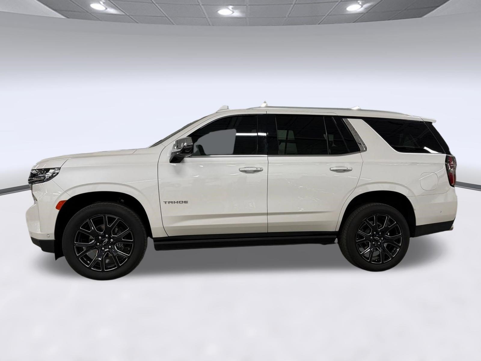 Used 2024 Chevrolet Tahoe Premier w/ Advanced Technology Package AWD/4WD image 2