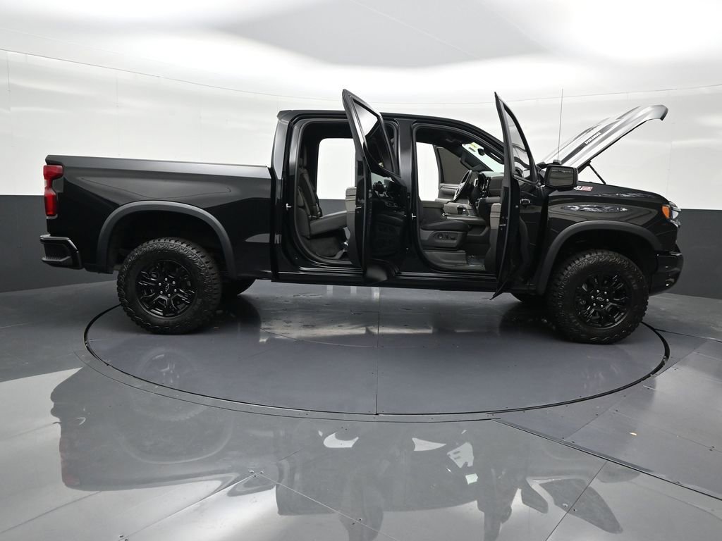 Used 2025 Chevrolet Silverado 1500 ZR2 w/ Technology Package image 33