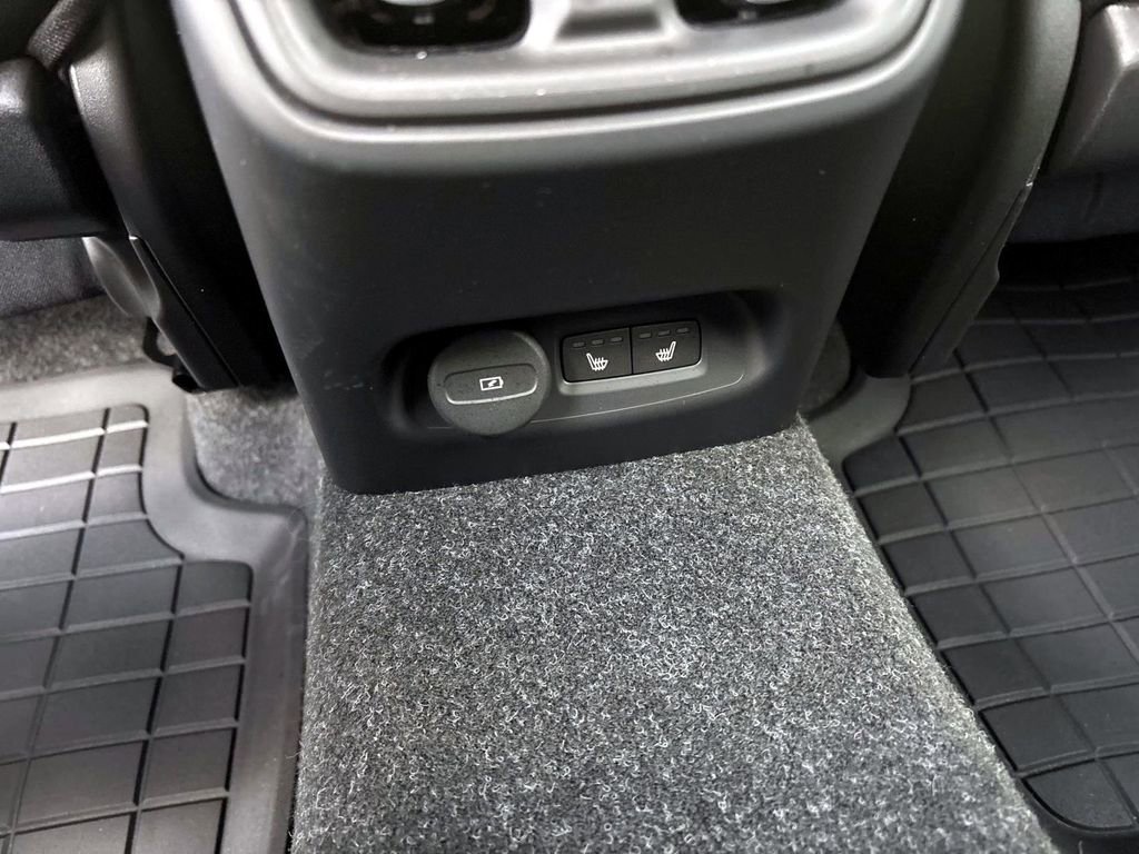 Used 2024 Volvo XC40 Recharge Core w/ Protection Package Premier image 32