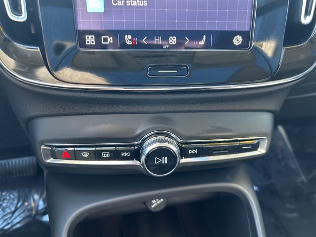 Certified 2025 Volvo XC40 B5 Plus image 25