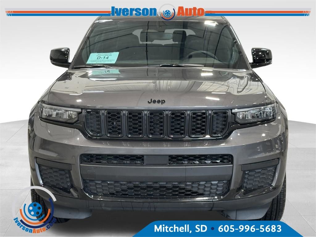 Used 2024 Jeep Grand Cherokee L Altitude image 3