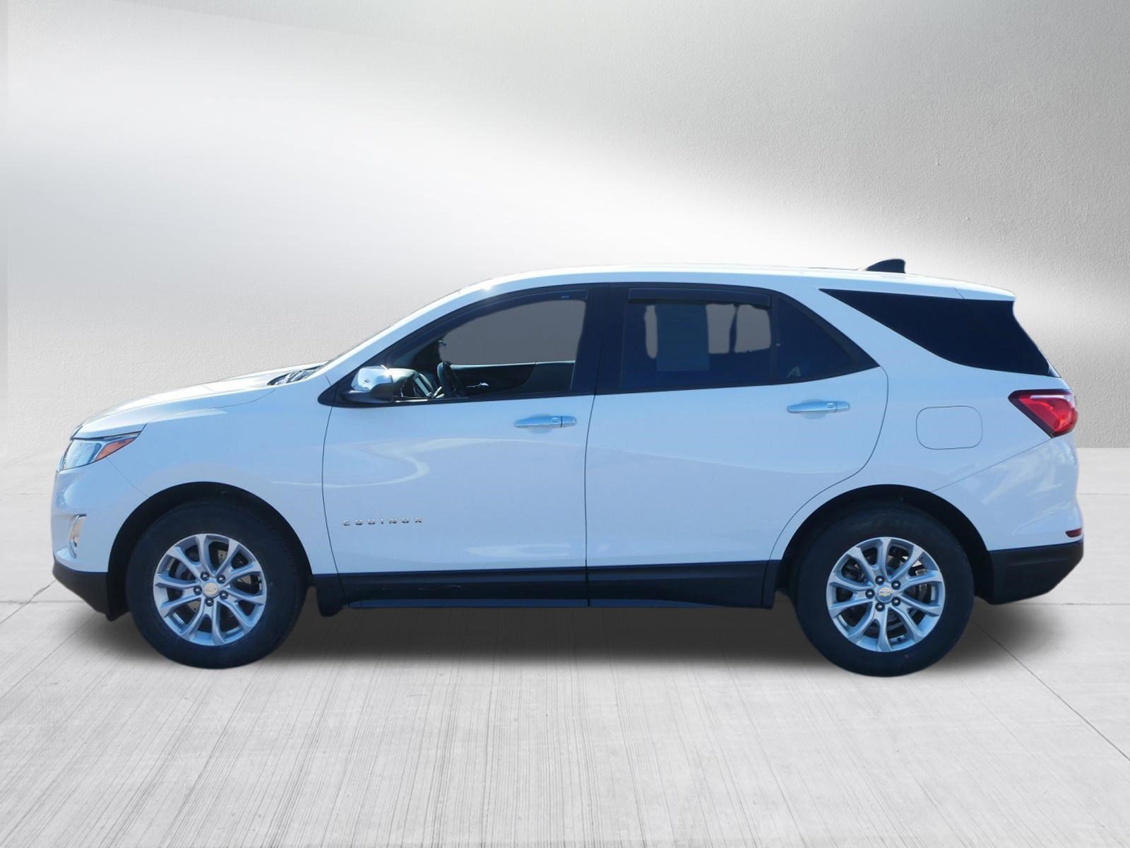 Used 2019 Chevrolet Equinox LS w/ LS Convenience Package image 4