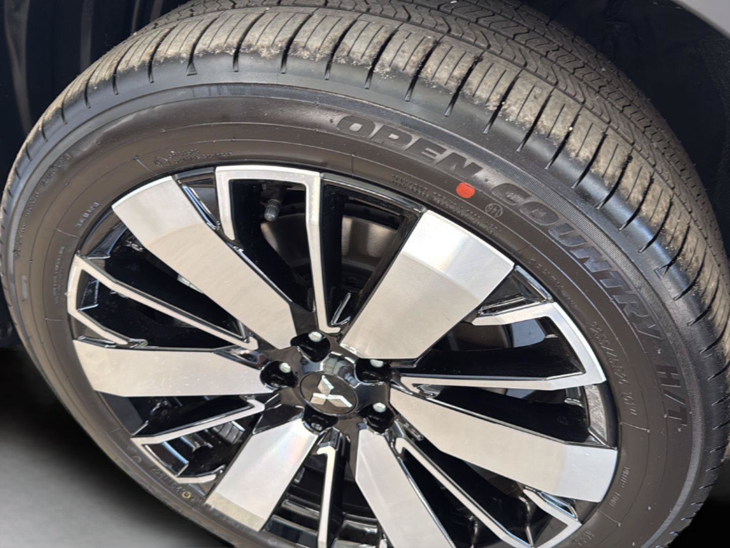 New 2026 Mitsubishi Outlander SEL FWD image 13