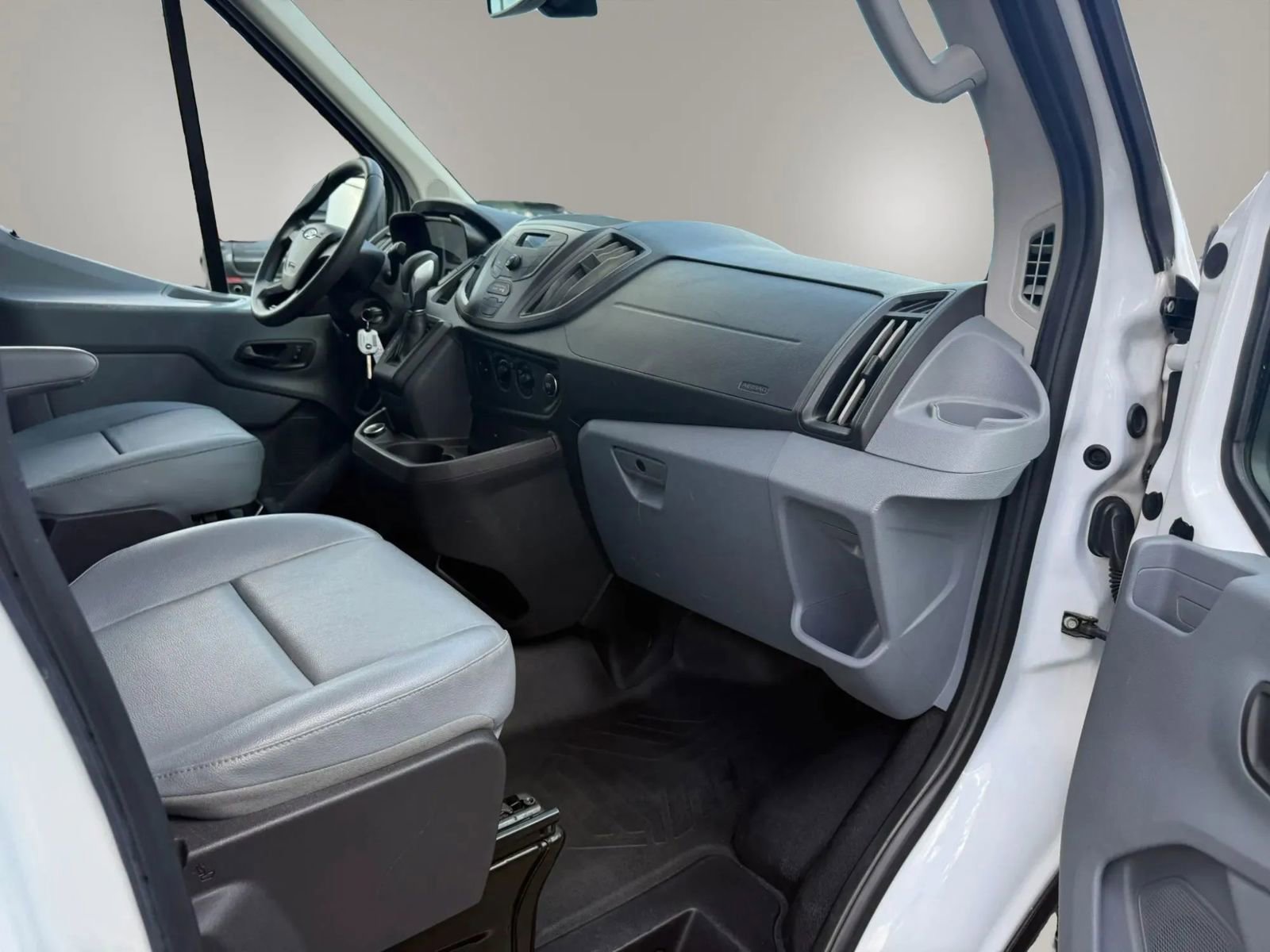 Used 2018 Ford Transit 250 148 Medium Roof RWD image 34