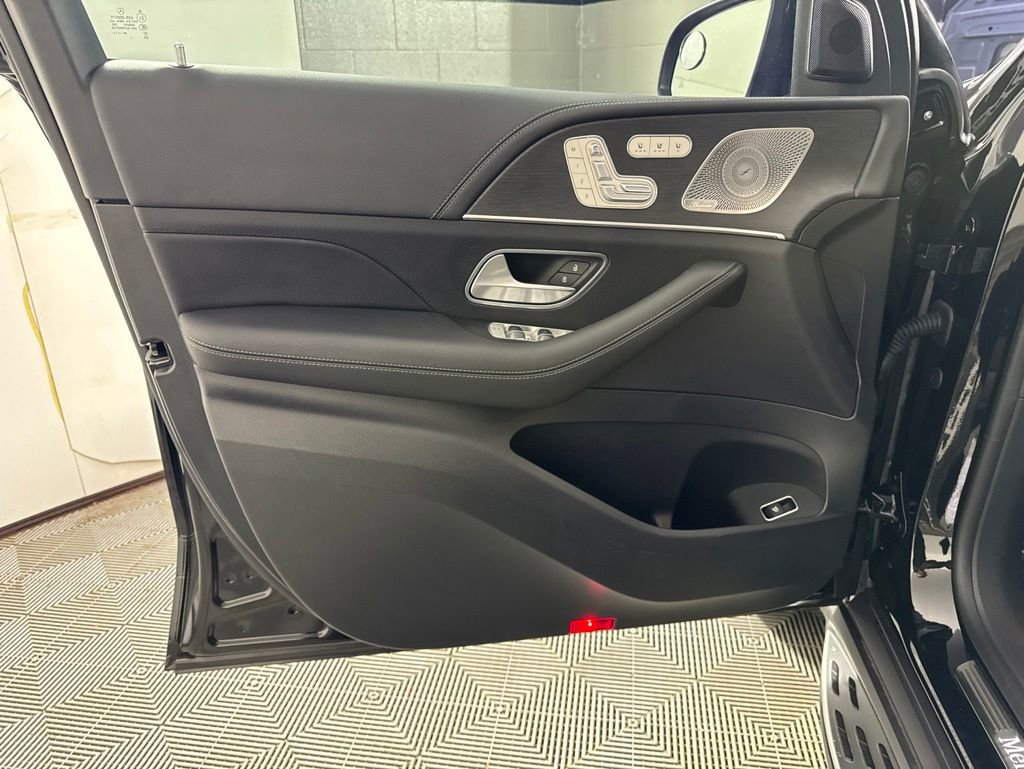 Certified 2025 Mercedes-Benz GLS 580 4MATIC w/ Acoustic Comfort Package image 15