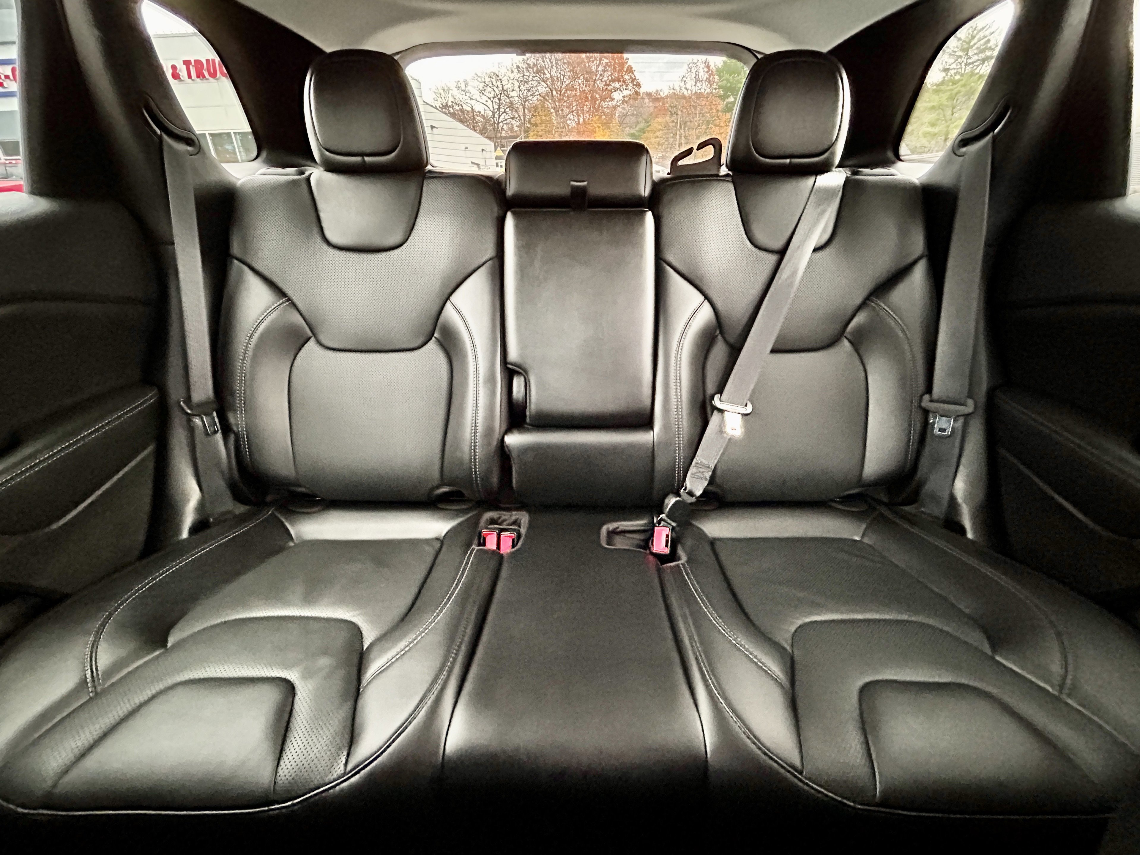 Used 2019 Jeep Cherokee Limited image 37