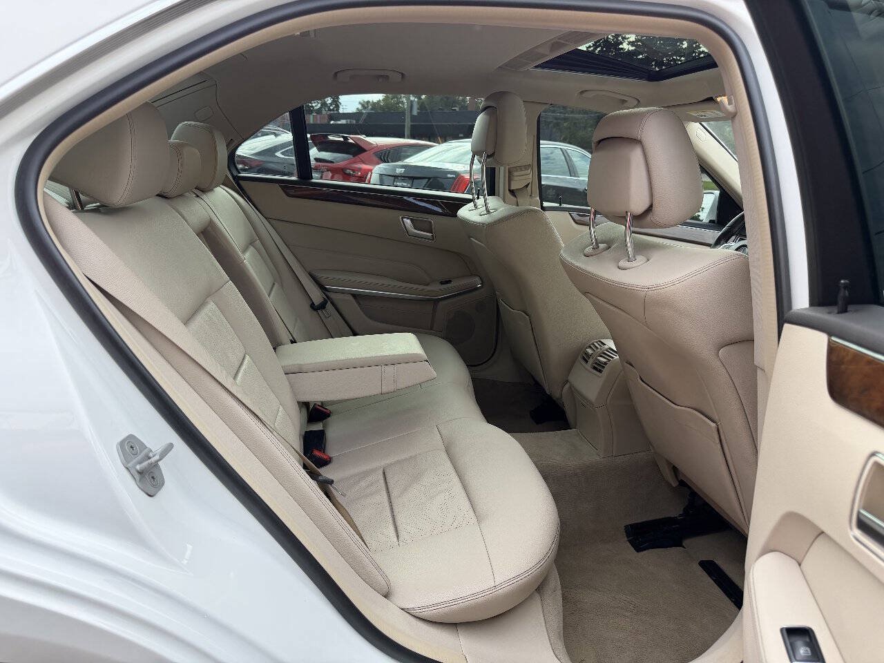 Used 2014 Mercedes-Benz E 350 4MATIC Sedan image 26