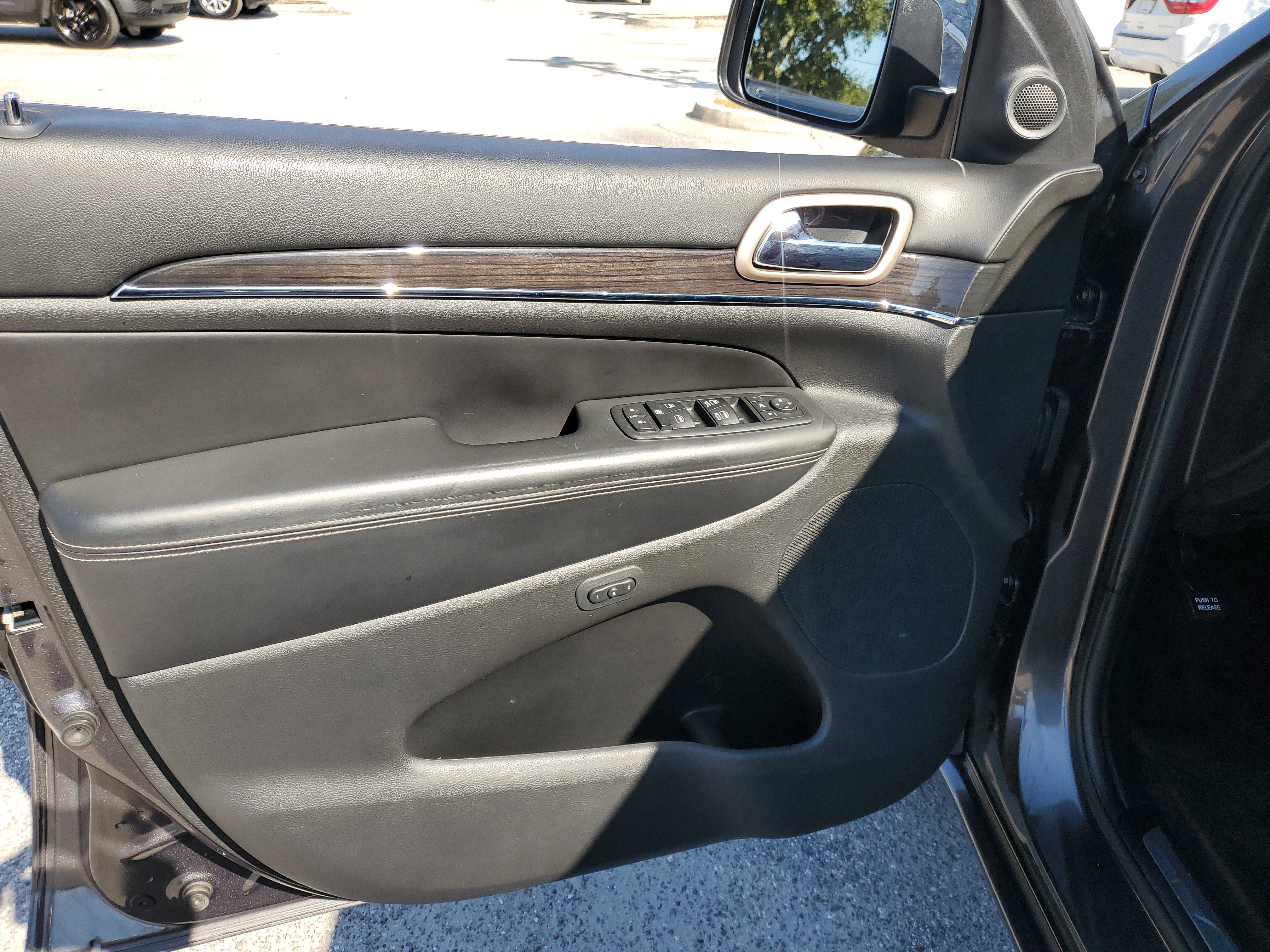 Used 2015 Jeep Grand Cherokee Overland w/ Advanced Technology Group image 15