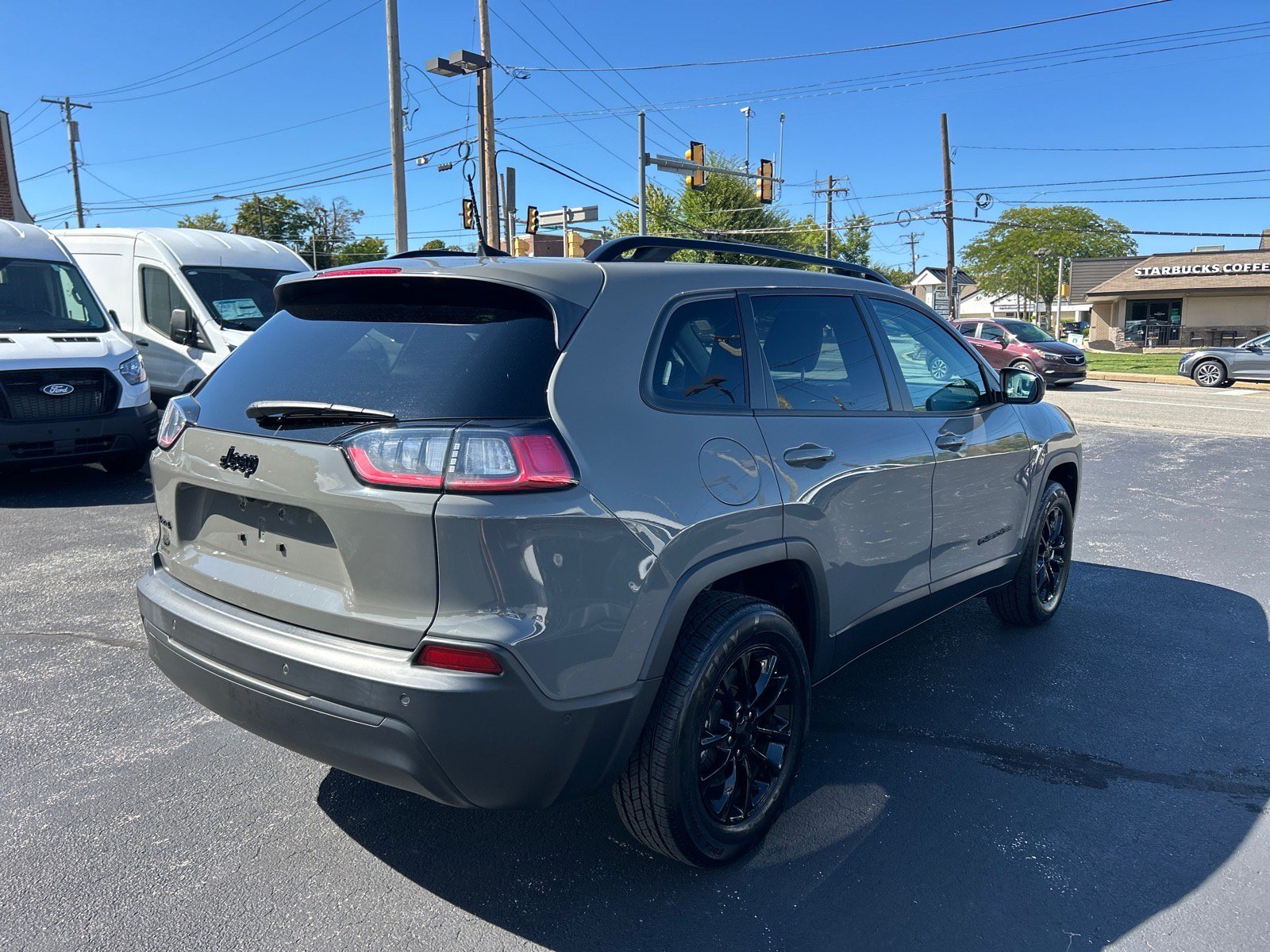 Used 2023 Jeep Cherokee Altitude Lux w/ Mopar Interior Package AWD/4WD image 16