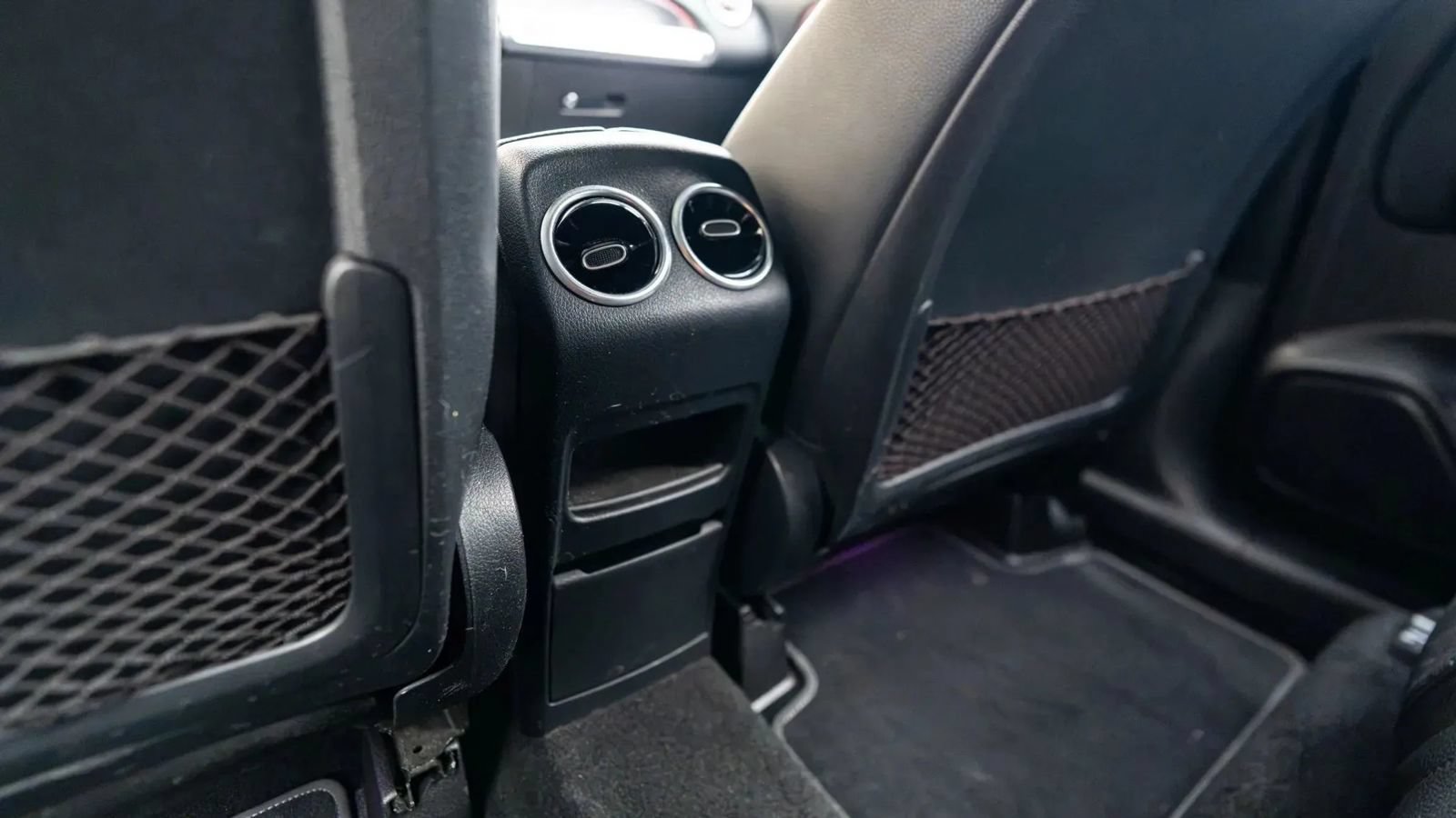 Used 2020 Mercedes-Benz GLB 250 4MATIC w/ Premium Package image 30