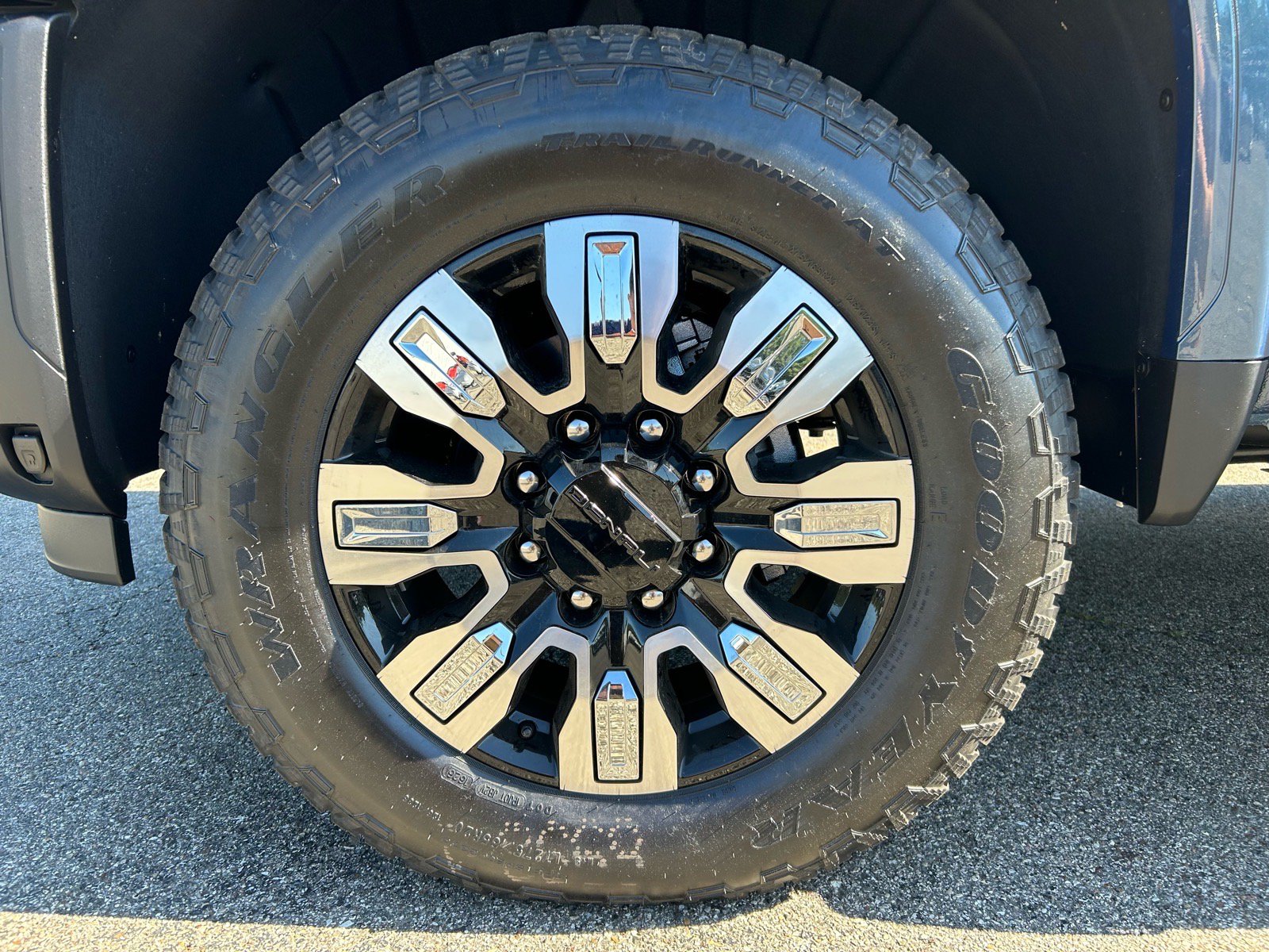 New 2026 GMC Sierra 2500 Denali w/ Denali Reserve Package AWD/4WD image 4