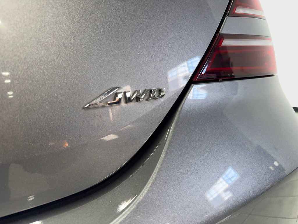 Used 2025 Genesis G70 2.5T image 25