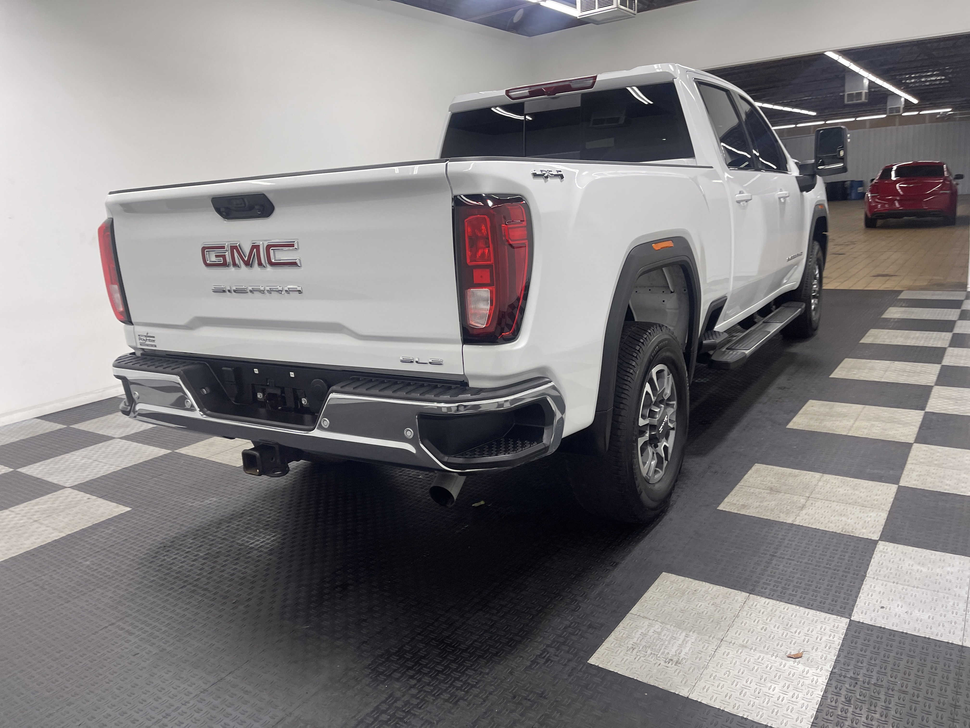 Used 2025 GMC Sierra 2500 SLE w/ SLE Value Package; AWD/4WD image 5