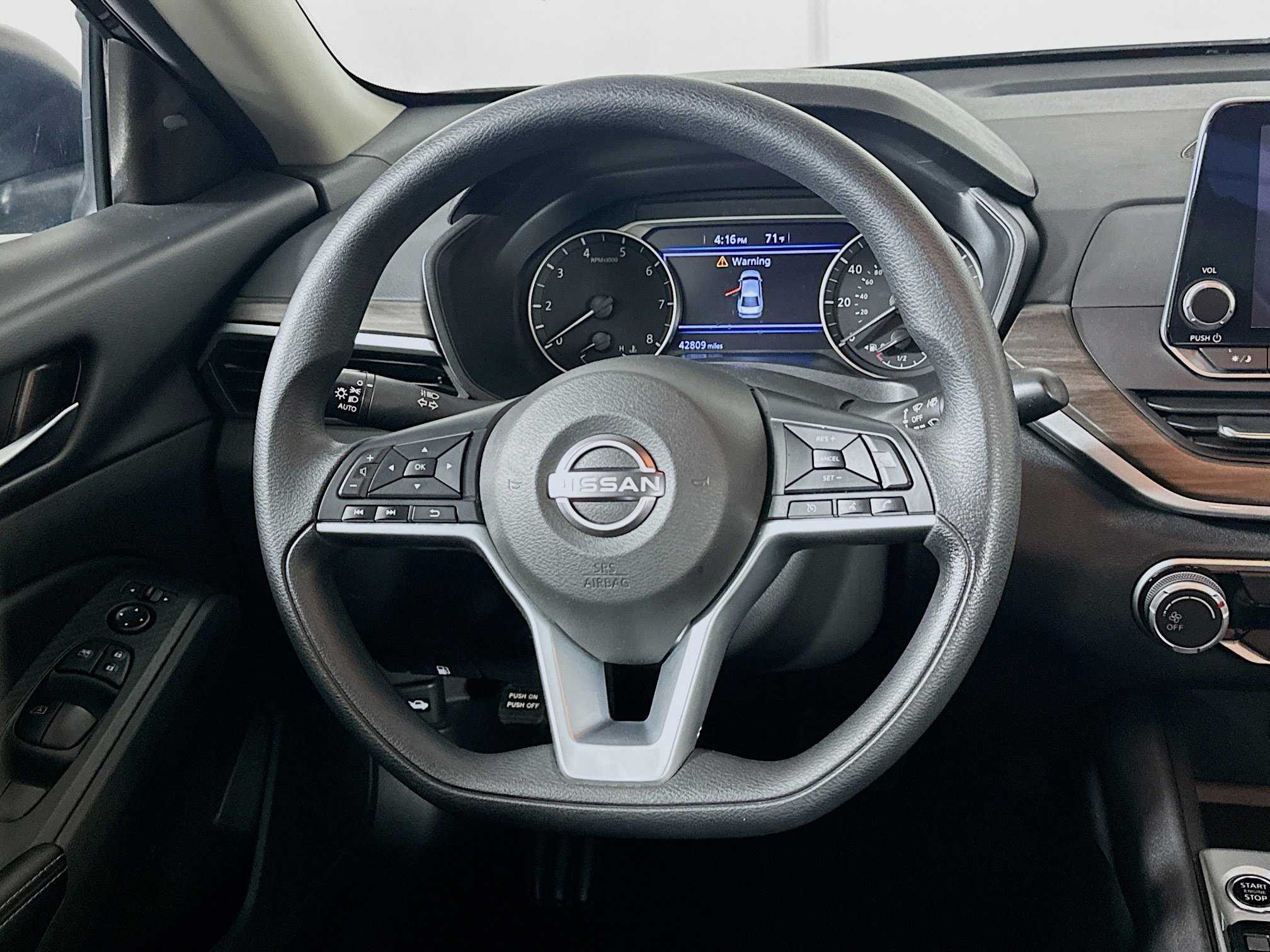 Used 2025 Nissan Altima 2.5 SV image 18