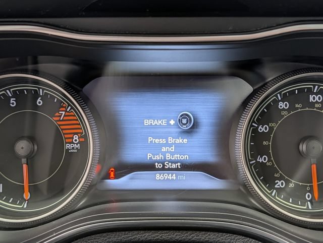 Used 2019 Jeep Cherokee Limited w/ Luxury Group AWD/4WD image 18