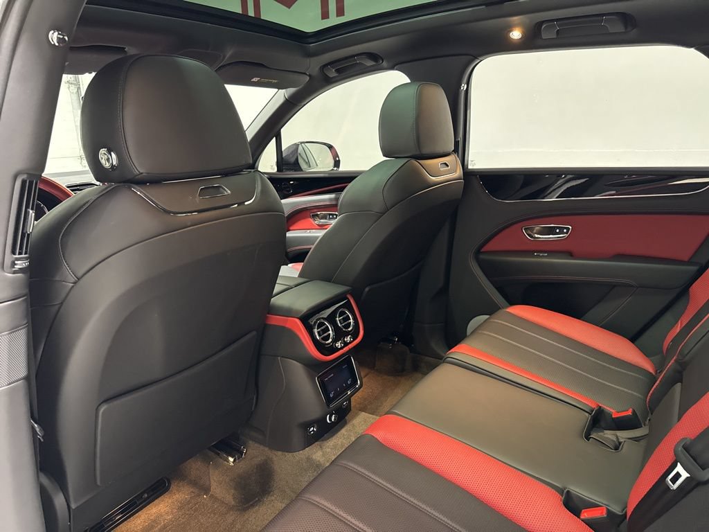Used 2023 Bentley Bentayga AWD/4WD image 38