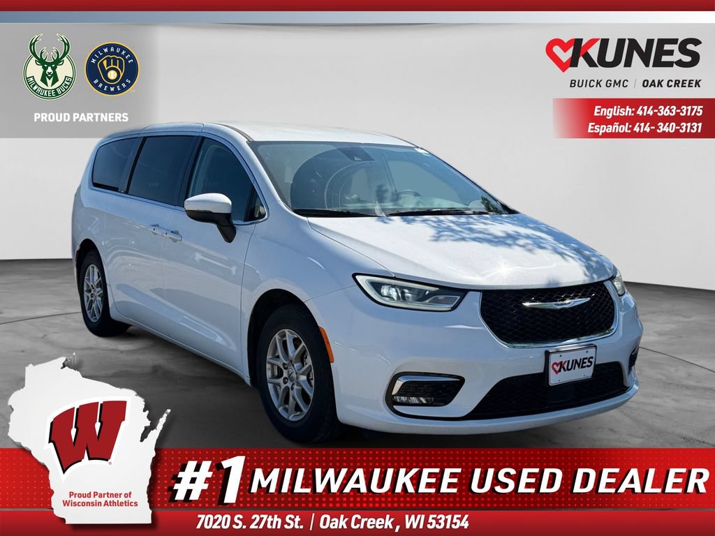 Used 2023 Chrysler Pacifica Touring-L FWD image 1