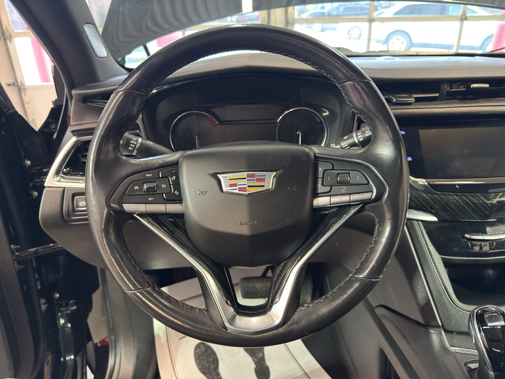 Used 2022 Cadillac XT6 Premium Luxury image 16