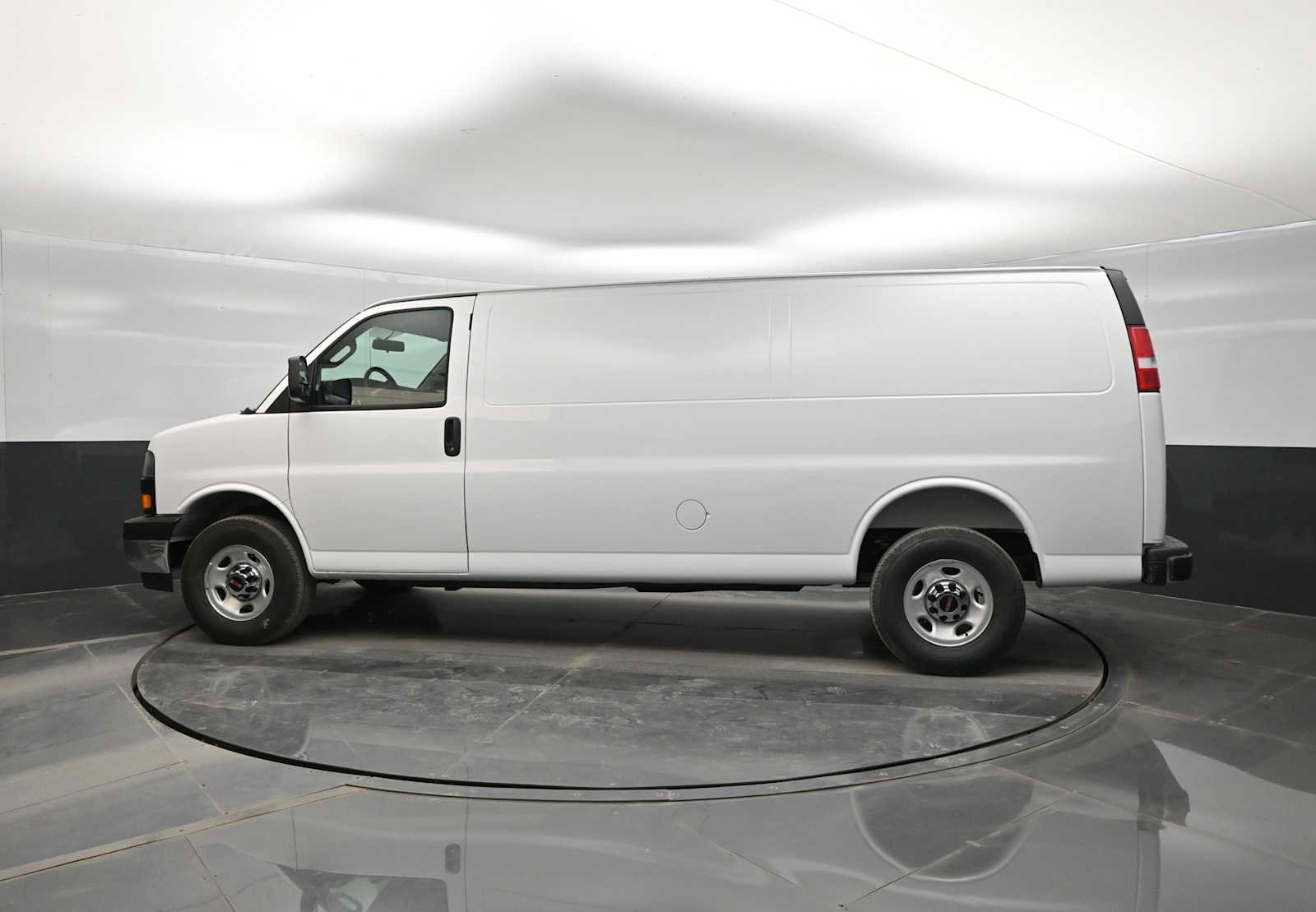 New 2026 GMC Savana 3500 Extended RWD image 5