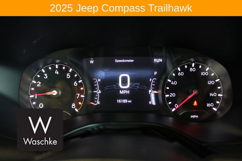 Used 2025 Jeep Compass Trailhawk w/ Trailhawk Convenience Group AWD/4WD image 35
