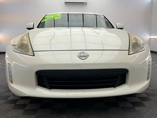 Used 2016 Nissan 370Z Coupe RWD image 2