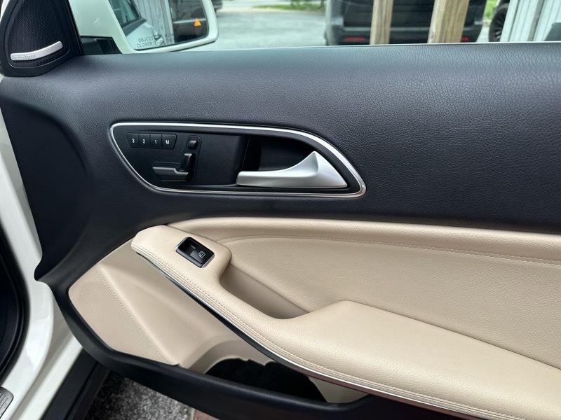 Used 2017 Mercedes-Benz GLA 250 4MATIC image 5