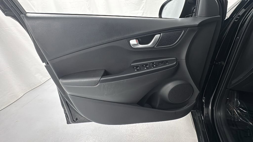 Used 2023 Hyundai Kona SEL w/ Convenience Package image 18