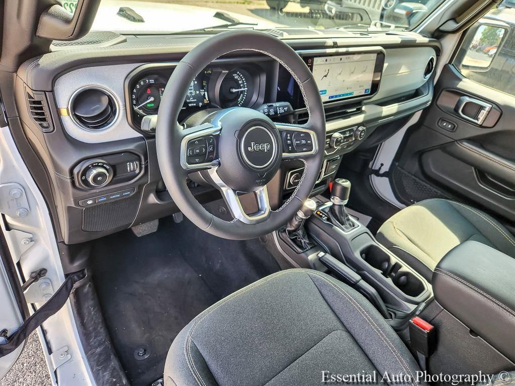 Used 2025 Jeep Wrangler Unlimited Sahara w/ Safety Group AWD/4WD image 10