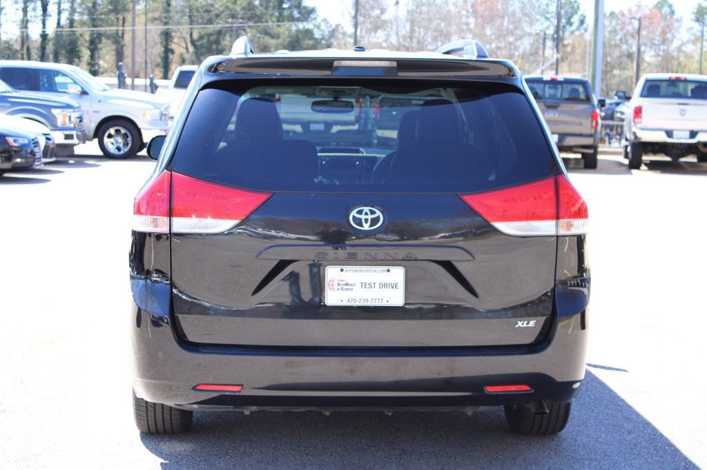 Used 2012 Toyota Sienna XLE image 7