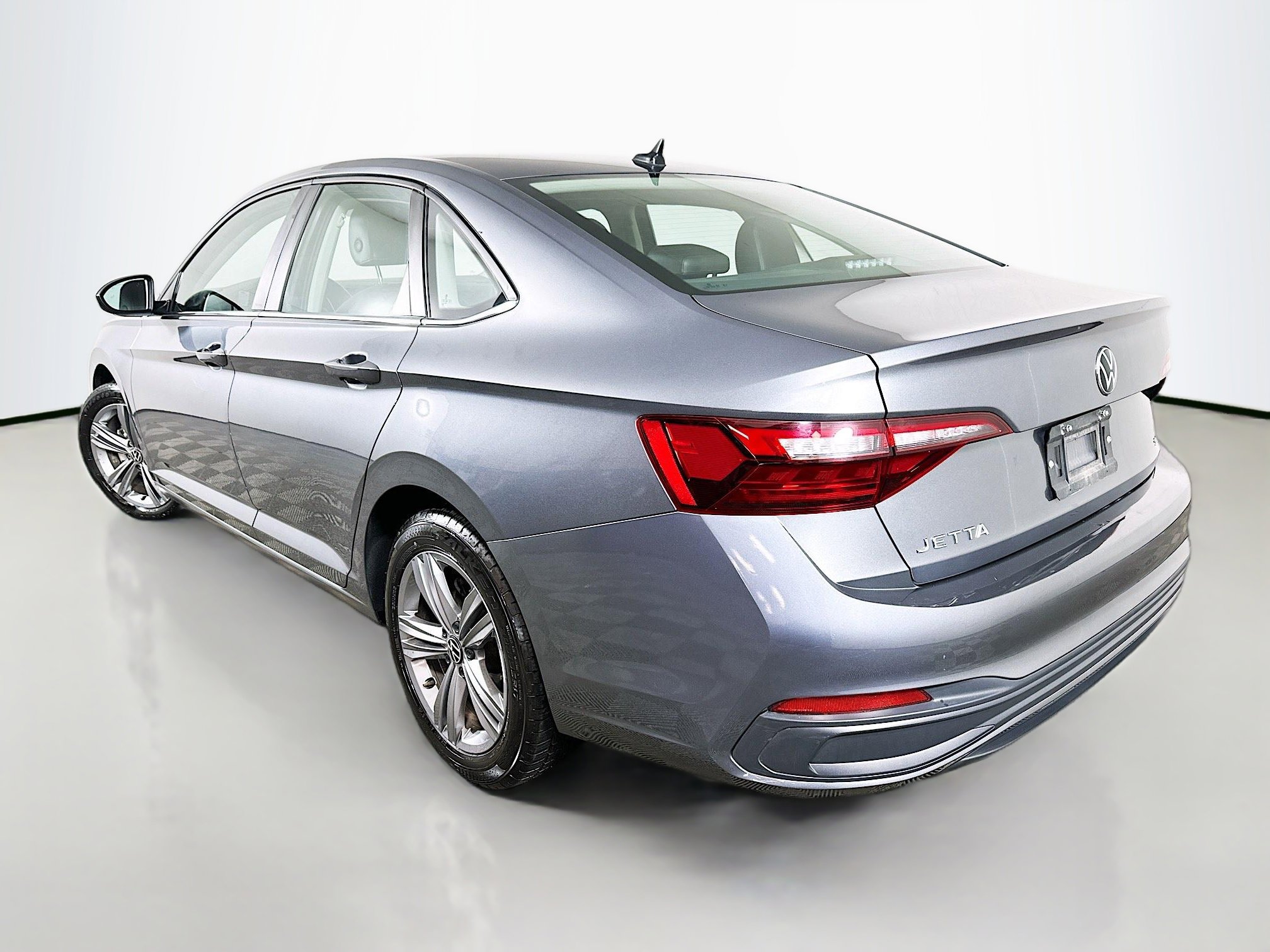 Used 2024 Volkswagen Jetta SE image 5