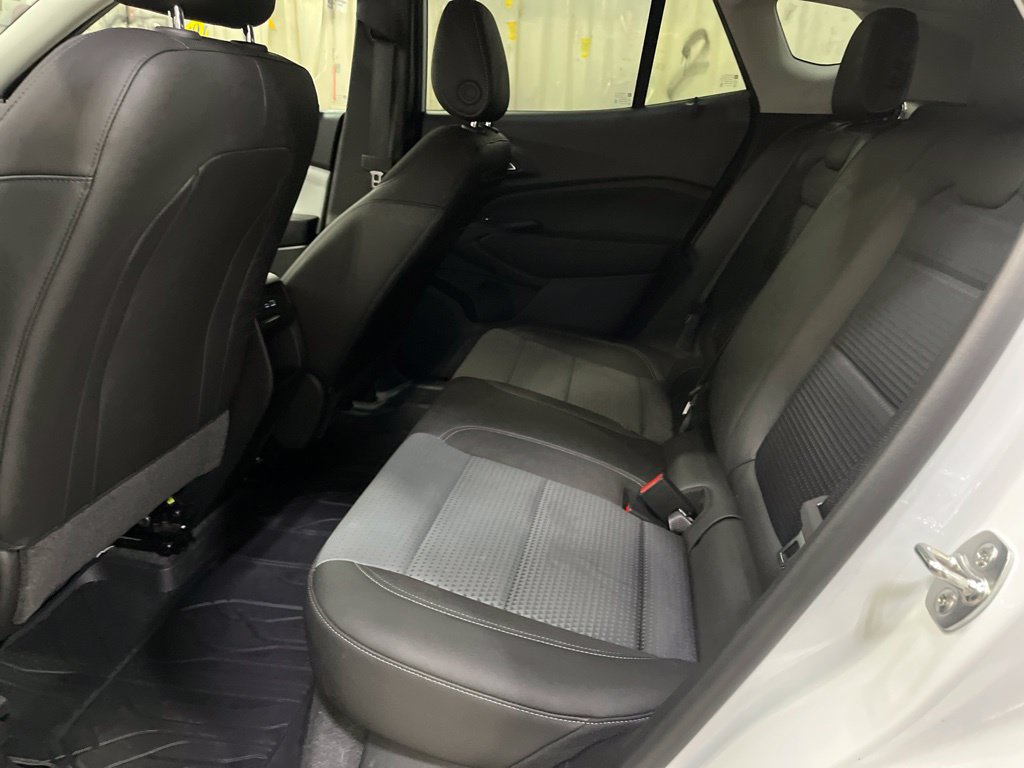 Used 2026 Chevrolet Trax LT w/ Midnight Edition FWD image 21