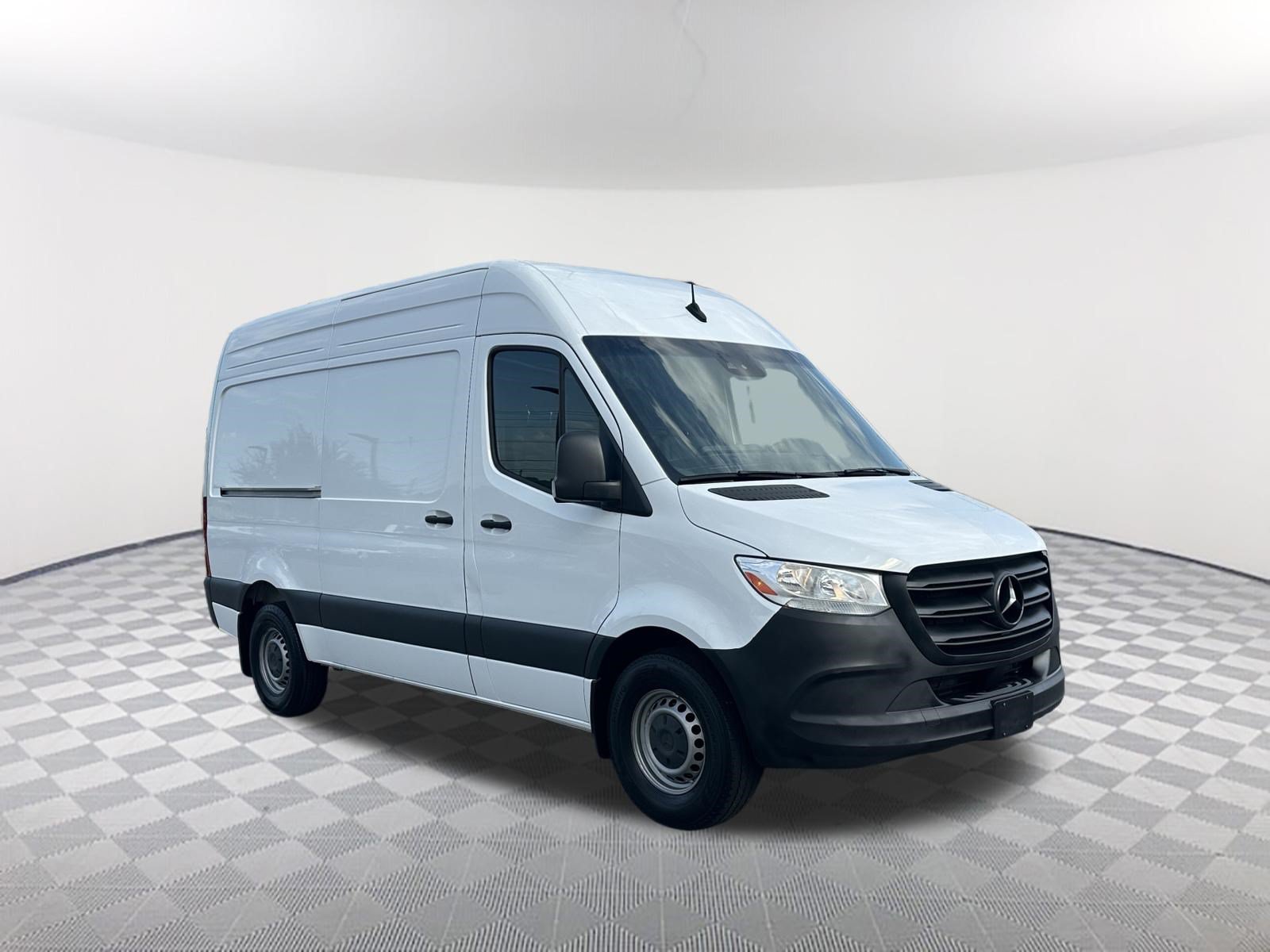 Used 2024 Mercedes-Benz Sprinter 2500 image 3