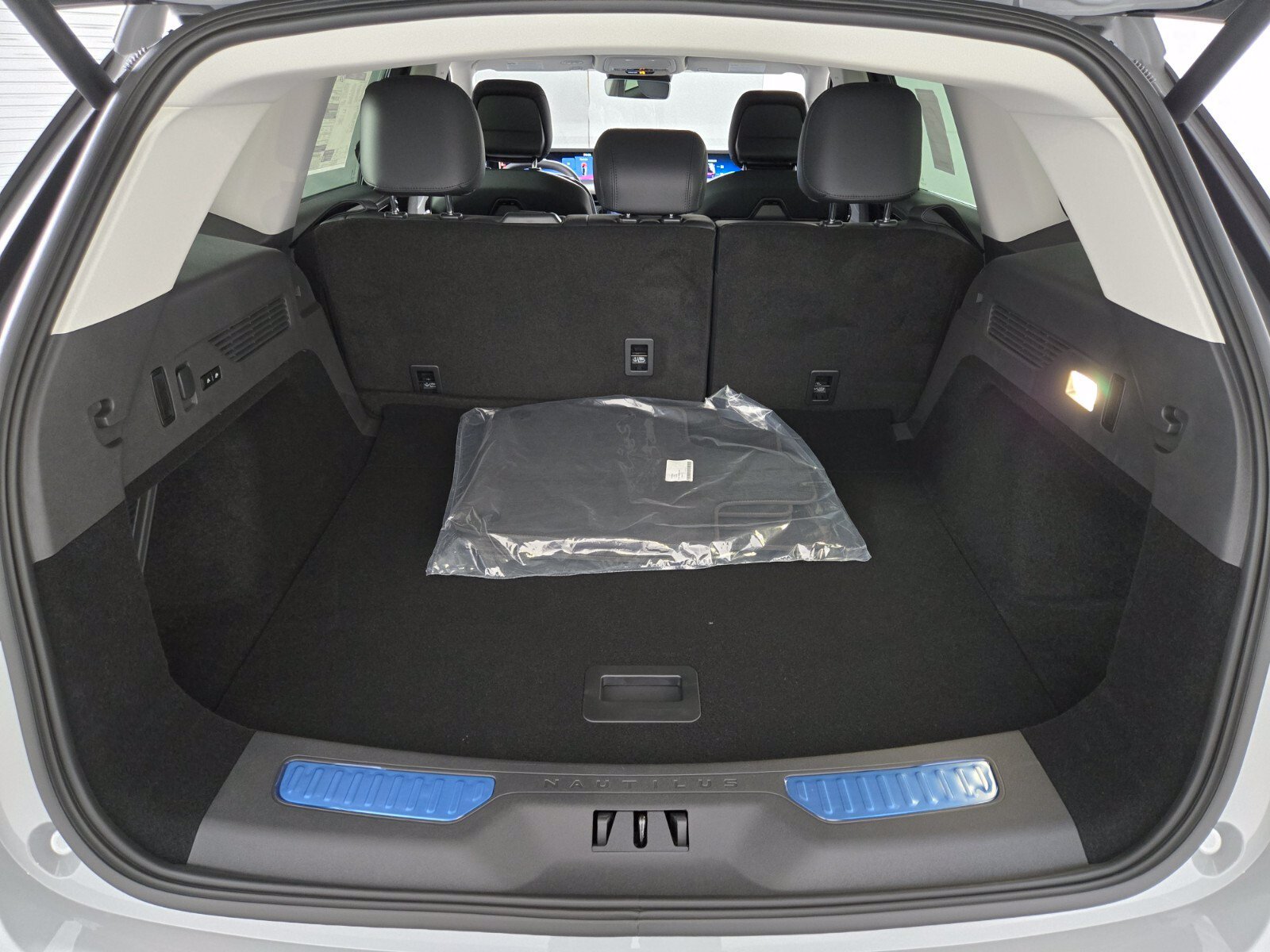 New 2026 Lincoln Nautilus Reserve AWD/4WD image 18
