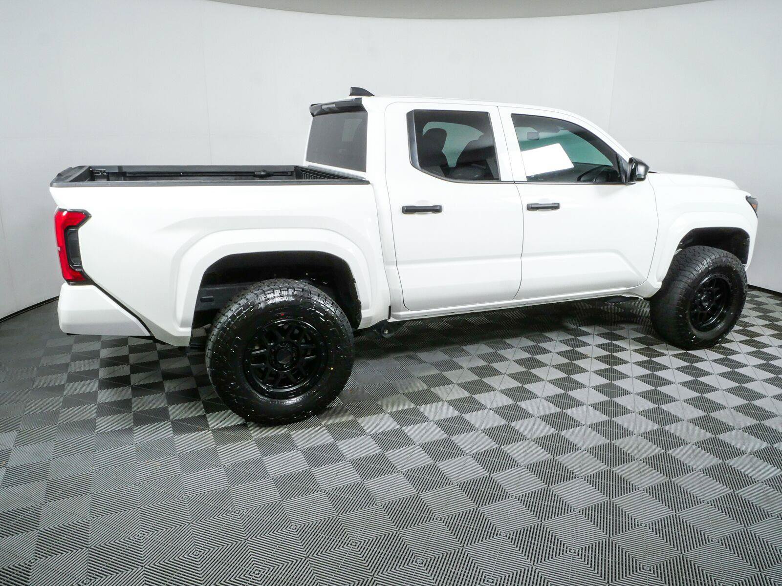 Used 2025 Toyota Tacoma SR AWD/4WD image 2