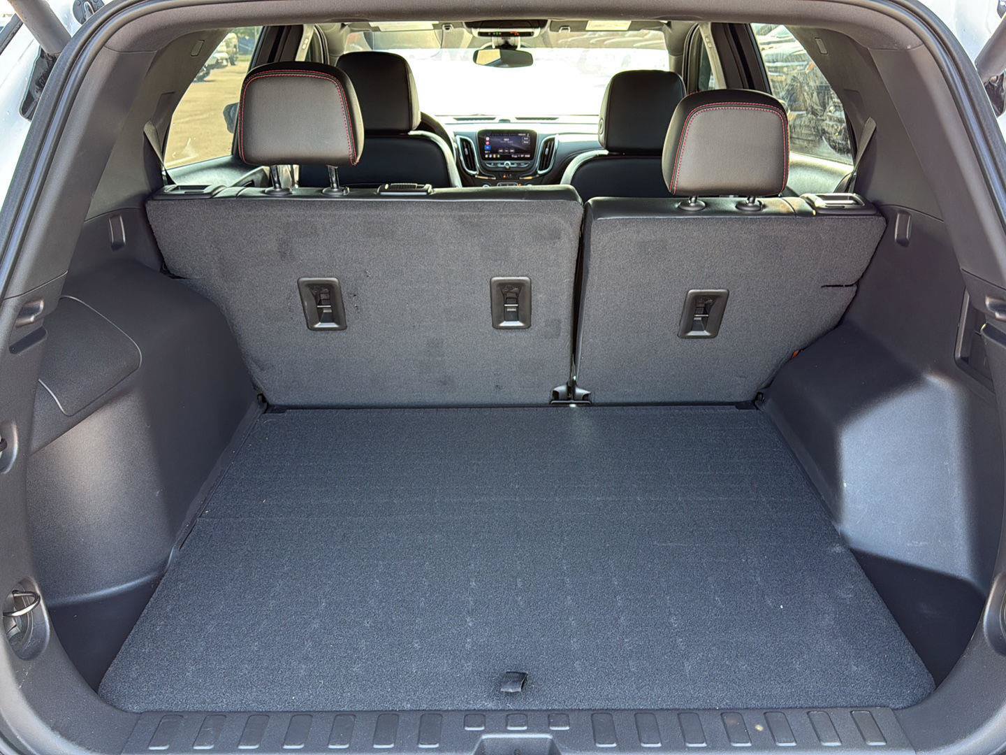 Used 2023 Chevrolet Equinox RS w/ RS Leather Package FWD image 11