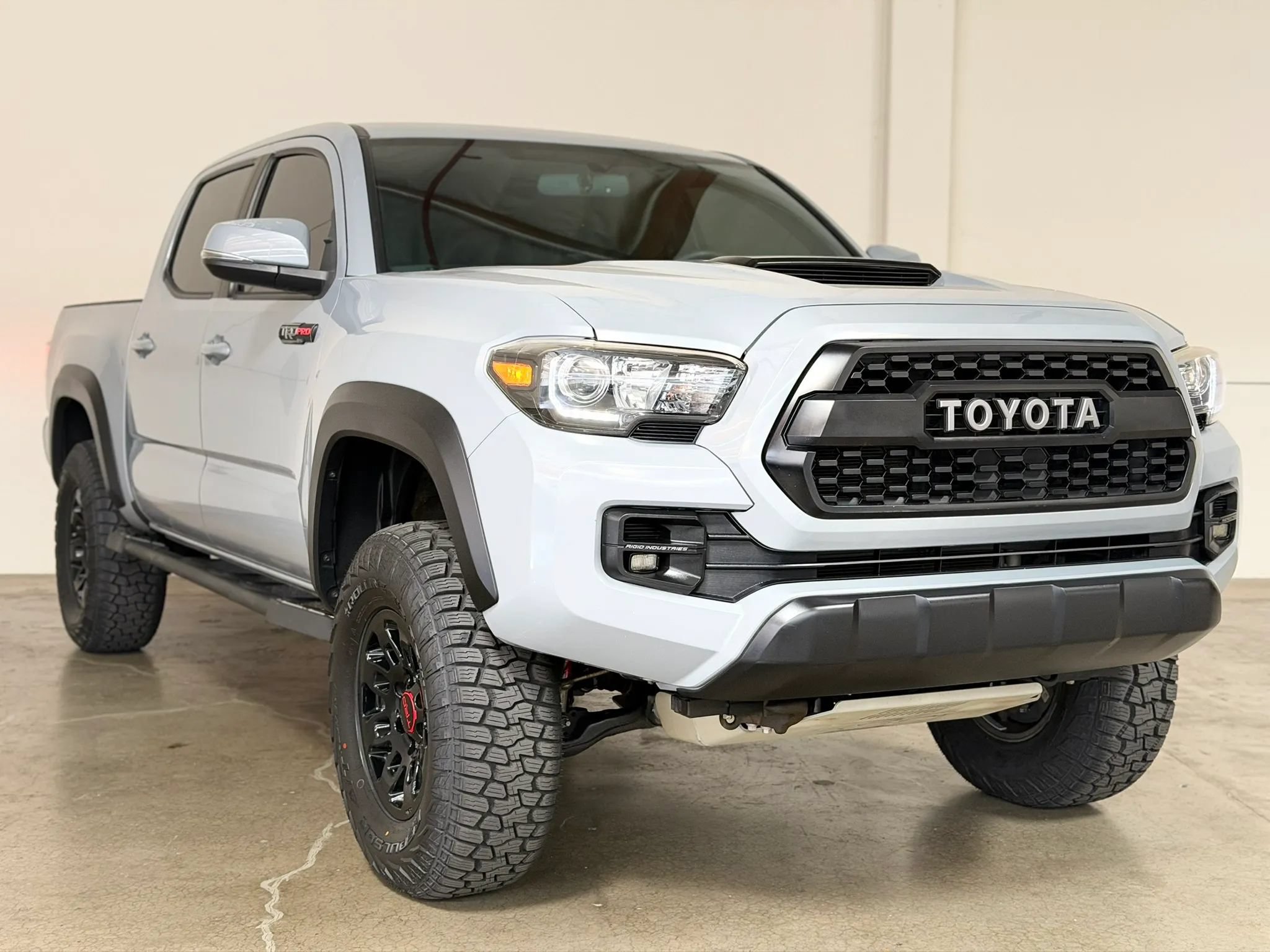Used 2017 Toyota Tacoma TRD Pro AWD/4WD image 3