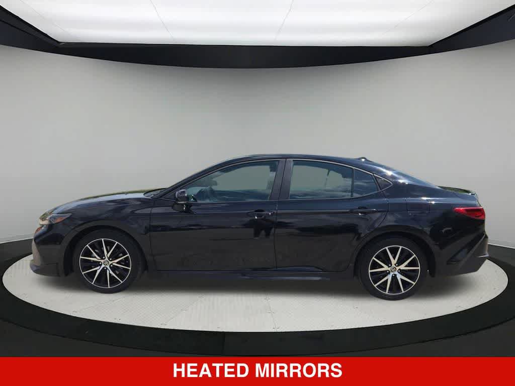 Used 2025 Toyota Camry SE FWD image 3