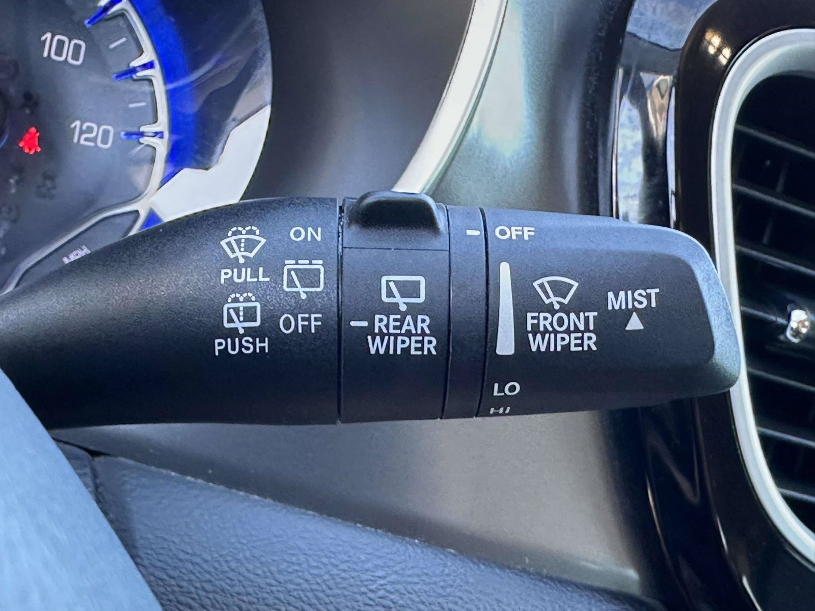 Used 2024 Chrysler Pacifica Touring-L FWD image 18