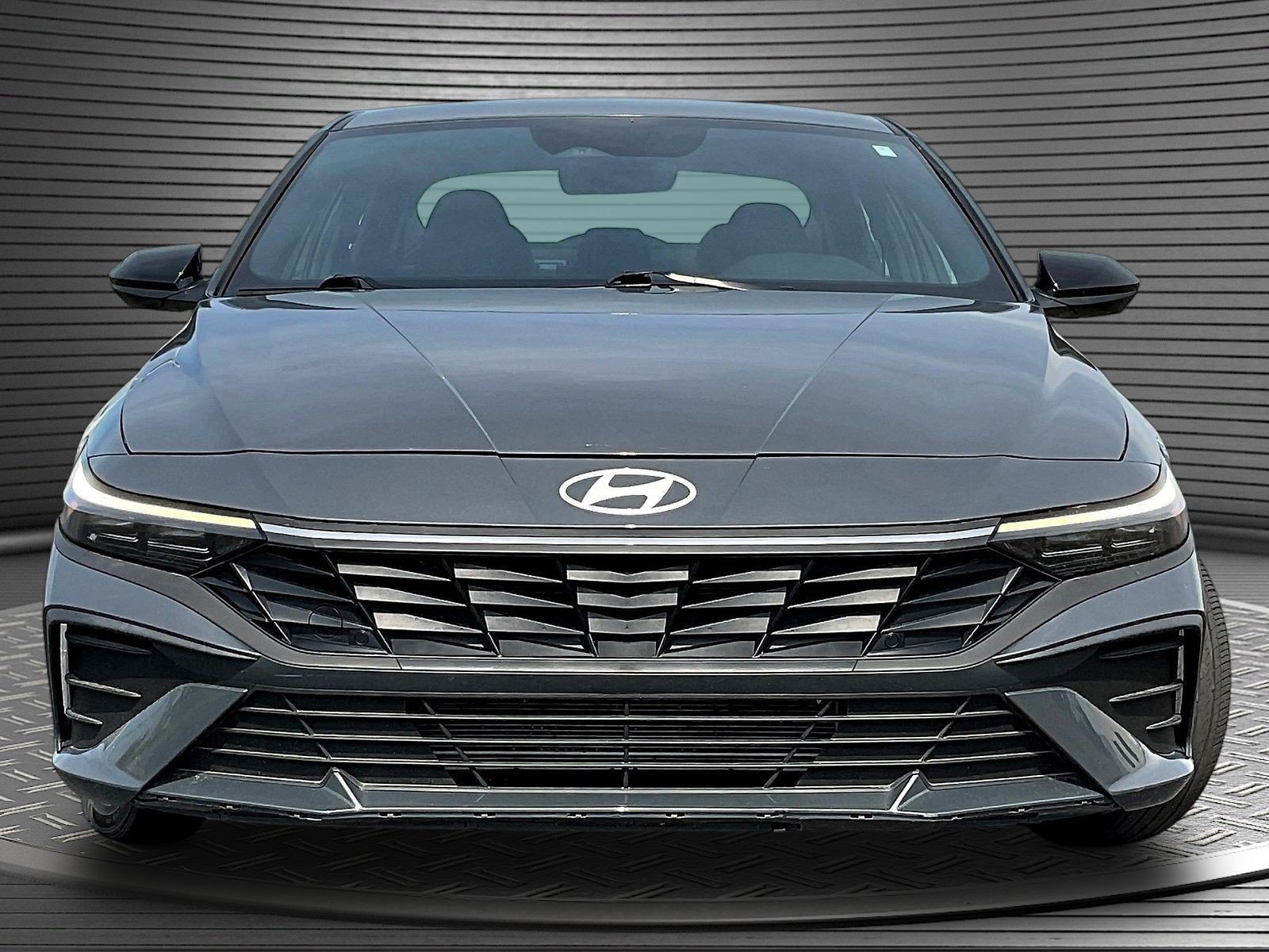 Used 2025 Hyundai Elantra Sport FWD image 2