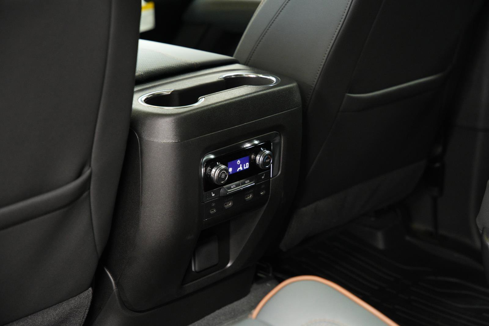 New 2026 GMC Yukon XL AT4 w/ AT4 Premium Plus Package AWD/4WD image 26