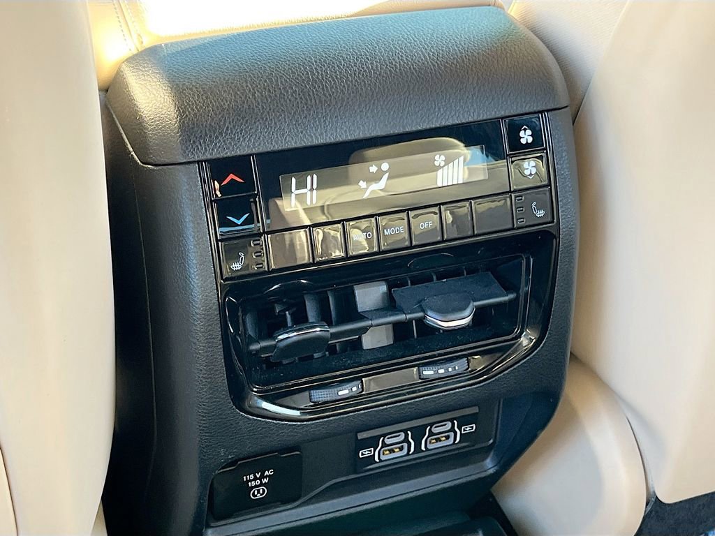 Certified 2025 Jeep Grand Cherokee L Limited w/ Luxury Tech Group II image 26