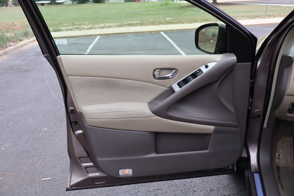 Used 2012 Nissan Murano SV AWD/4WD image 23
