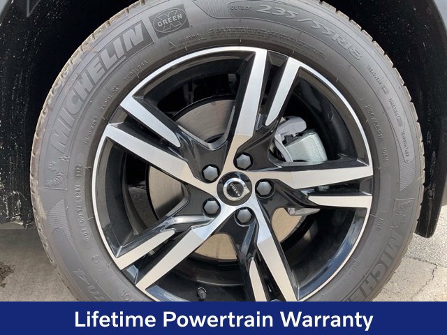 New 2026 Volvo XC40 B4 Core w/ Climate Package FWD image 9