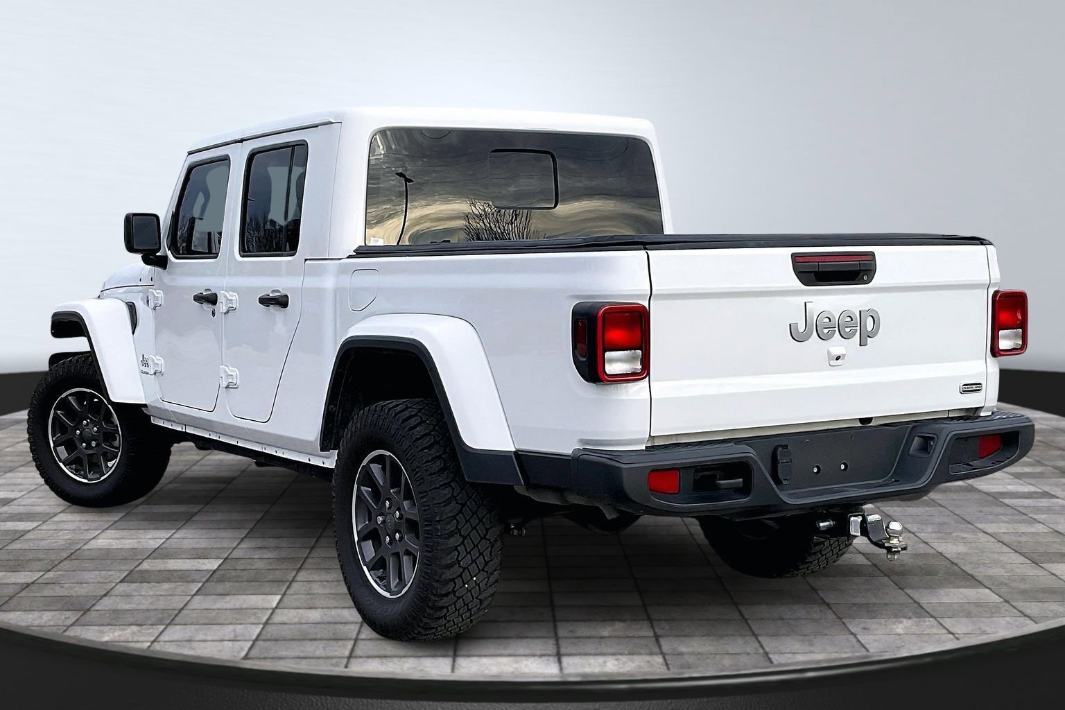 Used 2022 Jeep Gladiator Overland w/ Popular Equipment Package image 9